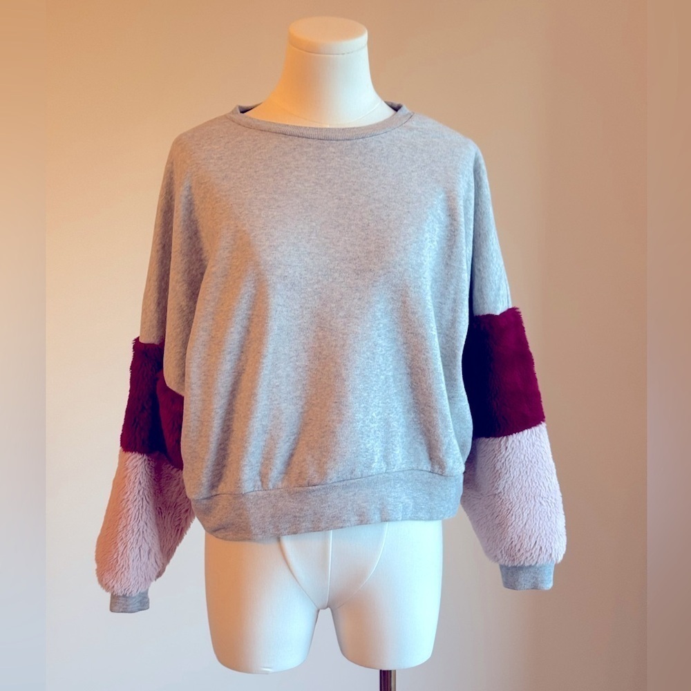 Long Sleeve Sweat Shirt with Sherpa Sleeves Medium Gray